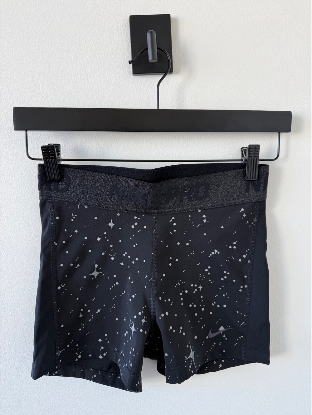 Nike Pro Dri-FIT Women's Black Star Print Compression Shorts Size Small